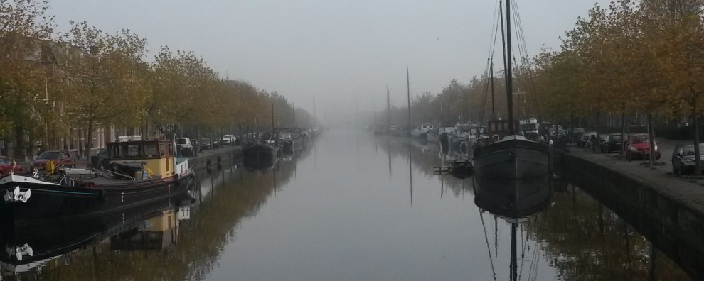 Mistige ochtend op de grachten